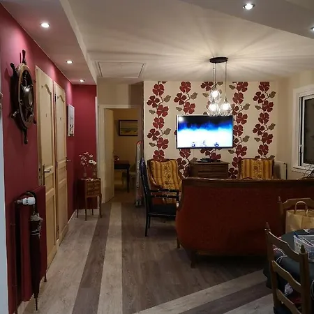 Holiday home La Maison Du Bonheur Port-en-Bessin-Huppain